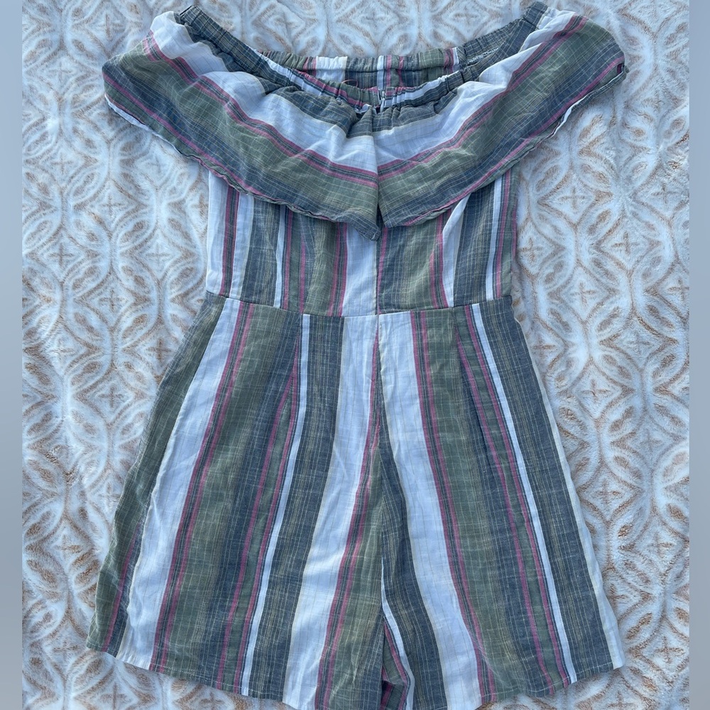 NWOT Medium off-the-shoulder striped romper